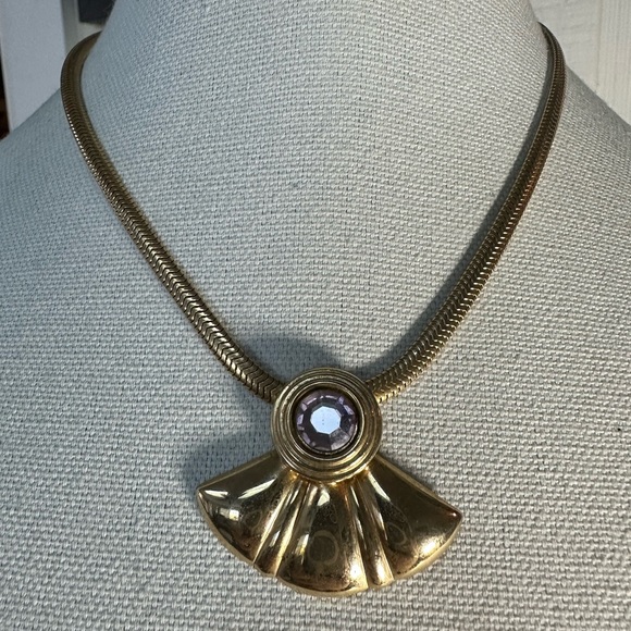 Vintage goldtone necklace with purple stone - Picture 1 of 7